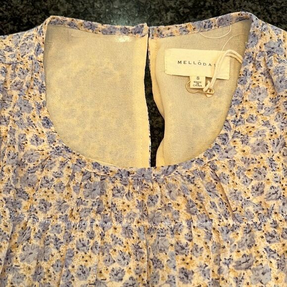 Cute MELLODAY FLORAL TOP in blues and yellow size small new never worn - Picture 2 of 9